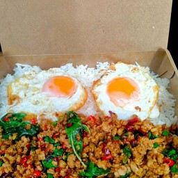 คู่ซี้:กะเพราหมูบดคู่อกไก่