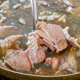 ข้าวกะเทียมหมูตุ๋น