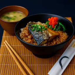 [เซตสุดฮิต] ข้าวหน้าปลาซาบะนอร์เวย์ย่างซอสญี่ปุ่น + ซุปมิโซะ