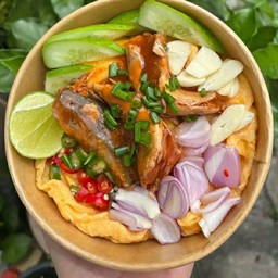 ยำปลากระป๋อง ไข่เจียว ราดข้าว