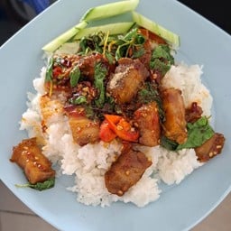 ผัดกะเพราหมูกรอบ