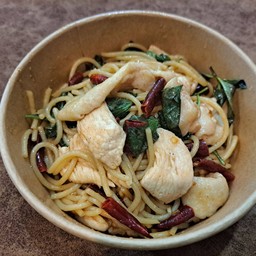 สปาเก็ตตี้ผัดพริกแห้ง