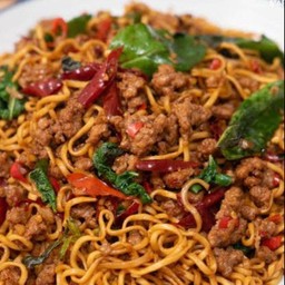 ผัดกระเพรามาม่าหมูสับ