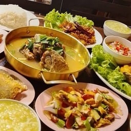 บ้านแม่ อาหารตามสั่ง ข้าวต้มกุ๊ย ตลาดหมื่นล้าน