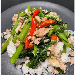 ข้าวราดผัดผักบุ้งหมูสับ