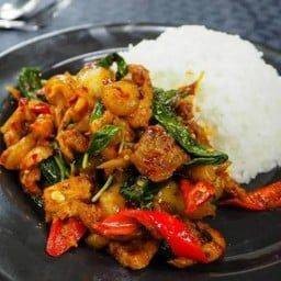 ผัดเผ็ดหมูป่าราดข้าว