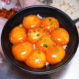 ข้าวหน้าไข่ดอง