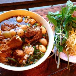 ร้านก๋วยเตี๋ยวติดคลอง ( คลอง.6 ลำลูกกา )