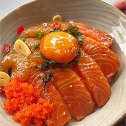 ข้าวหน้าแซลม่อน+ไข่ดอง+ไข่กุ้ง