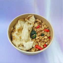 กะเพราไก่สับไข่เจียว