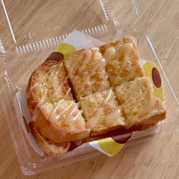 ขนมปังปิ้งเนยนม