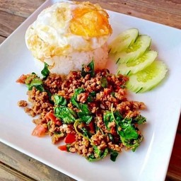 ข้าวกะเพราเนื้อโคขุน