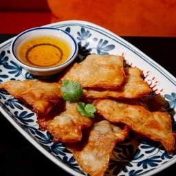 กุ้งและไก่กระเบื้อง