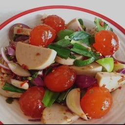 ยำไข่แดงเค็มหมูยอ