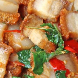 กระเพาหมูกรอบเป็นกับข้าว