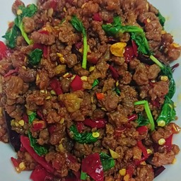 กระเพราเนื้อสับ