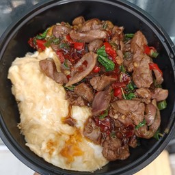 ข้าวไข่ข้น กระเพราเครื่องในไก่