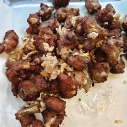 ร้านลาบยโส ลุงเตี้ยศรีนคร ข้าวเหนียวหมูทอด