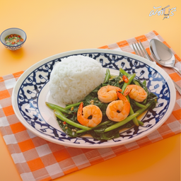 ผัดคะน้ากุ้งราดข้าว