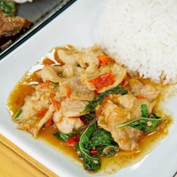 ข้าวกะเพราหมูชิ้น