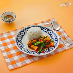 ผัดกะเพราหมูกรอบราดข้าว