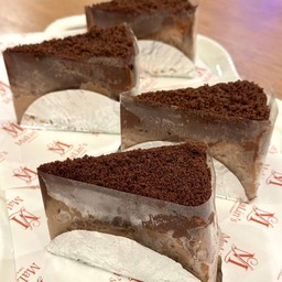 Nama Chocolate Basque Cheesecake