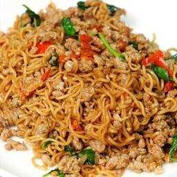 ผัดกระเพรามาม่าไก่สับ