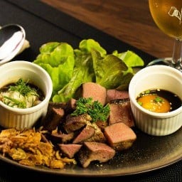 กะเพราคั่วเนื้อวากิว คนคอนคราฟท์