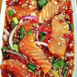 ตำเกาเหลาแซลมอน+กุ้งสดหรือลวก