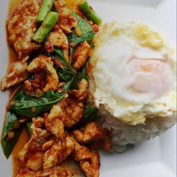 ข้าวผัดพริกแกงไก่ (ไม่รวมไข่)