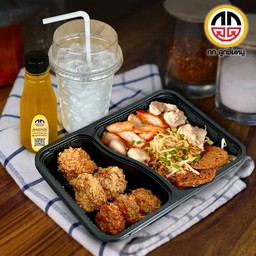 ชุดอร่อยเด็ด บะหมี่ยำแห้ง+ทอดมัน+น้ำสมุนไพร