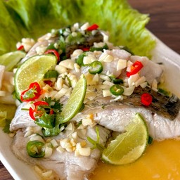 ปลากระพงนึ่งมะนาว