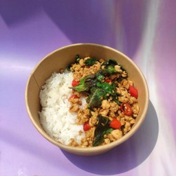 ข้าวผัดกะเพราไก่สับ