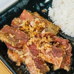 ข้าวกะเทียมเนื้อตุ๋น