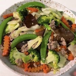 D50 ข้าว+ผัดผัดรวม หมูสับ/ หมูชิ้น / ไก่