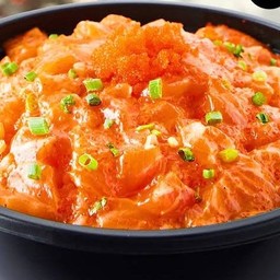 ข้าวหน้าสไปซ์ซี่ศรีราชาลาวาแซลมอน