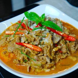 D35 ข้าว + พะแนงเนื้อสับ / เนื้อชิ้น / ปลาดอลลี่