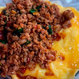 ข้าวราดกะเพราหมูสับไข่ข้น