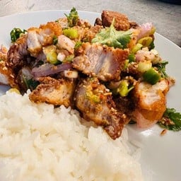 ข้าวยำหมูแซ่บ