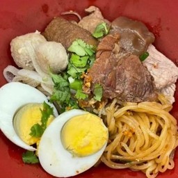 ก๋วยเตี๋ยวแซ่บแห้งเนื้อ