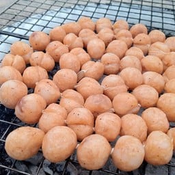 ไส้กรอกอีสานย่างเตาถ่าน (พิกัดรักบ้านเกิดกระทิงแดง)