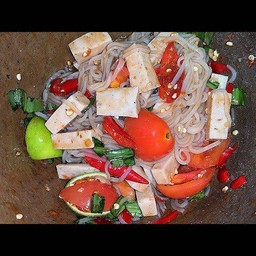 ตำเส้นเล็กหมูยอ