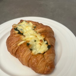 spinach and cheese croissant