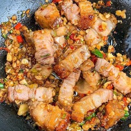 หมูกรอบคั่วพริกเกลือเป็นกับข้าว