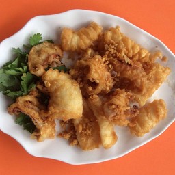 ปลาหมึกสดทอดกระเทียมพริกไทย