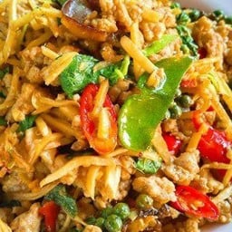 หมูสับผัดฉ่าราดข้าว