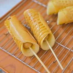 ไส้กรอกเสียบไม้ (2ชิ้น)