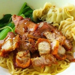 บะหมี่สามแยก ชายสี่บะหมี่เกี๊ยว