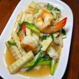 กุ้งผัดยอดมะพร้าว