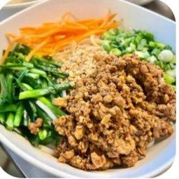 ยำขนมเส้นใส่หมูสับ 凉米线猪肉